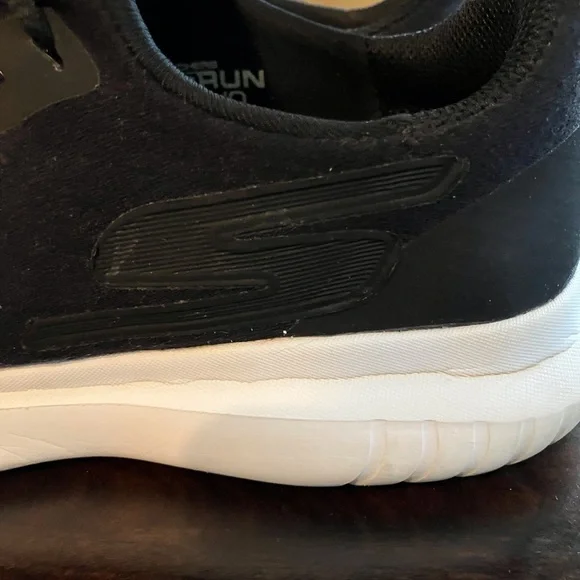 Skechers Women’s Sneakers GoRun Mojo size 8.5 comfy slip-ons - Picture 4 of 11